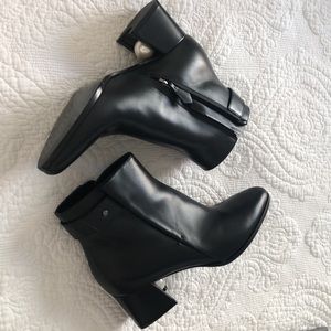 Nicholas Kirkwood Black Leather Boots with pearl detail